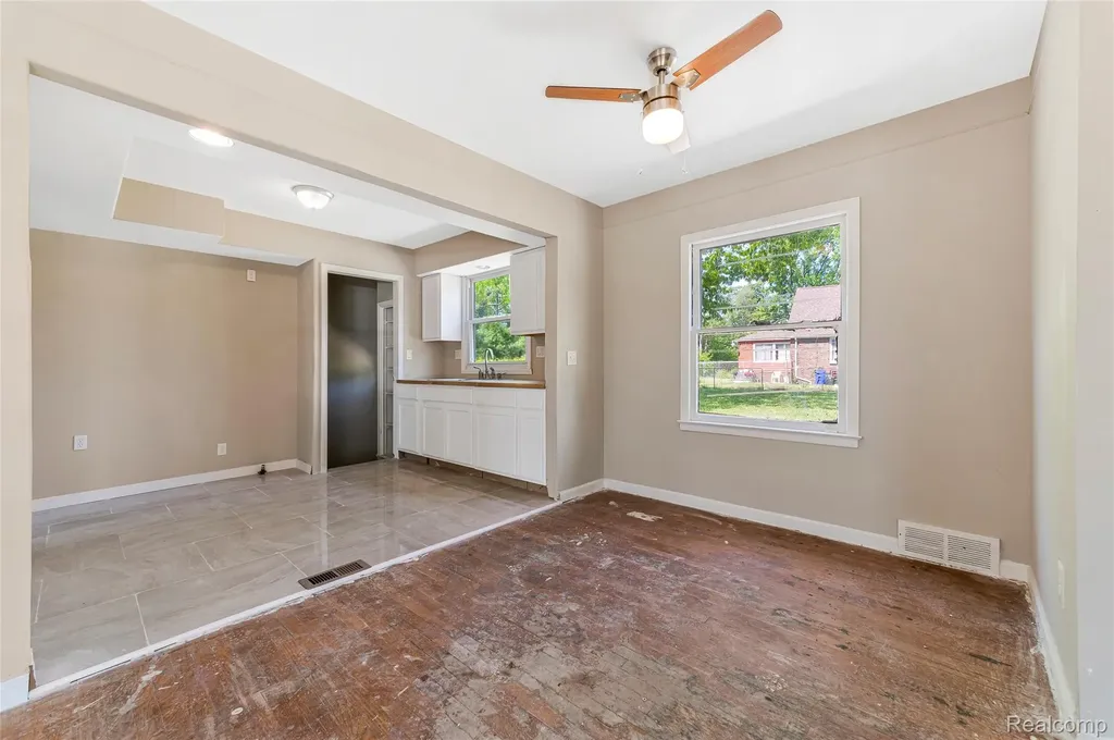 8539 Desoto Street Detroit City MI 48238