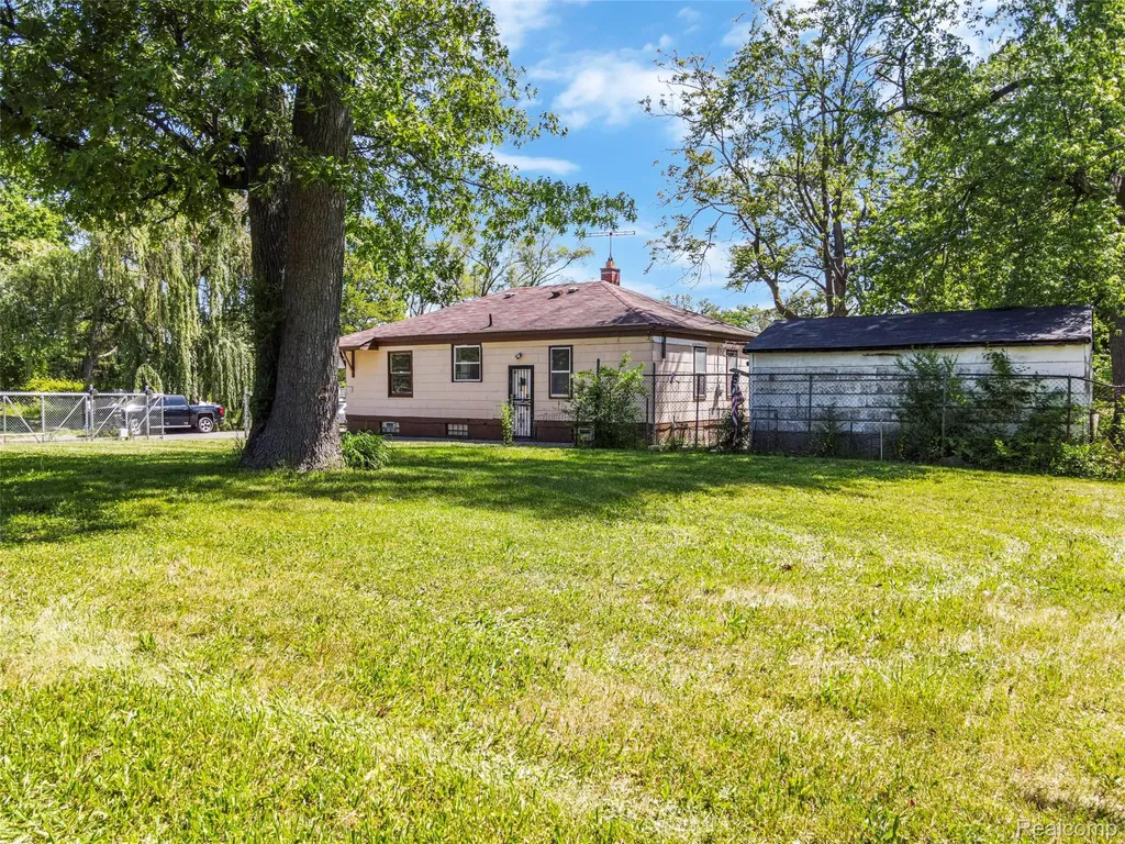 8539 Desoto Street Detroit City MI 48238