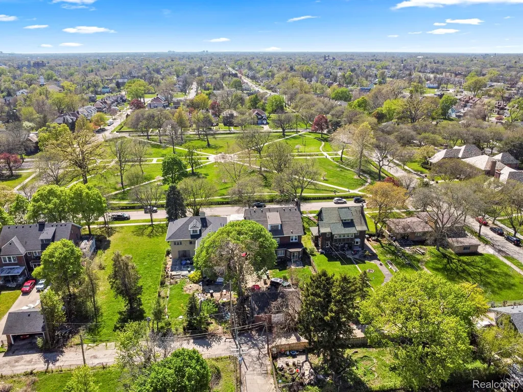 2231 N La Salle Gardens Detroit City MI 48206
