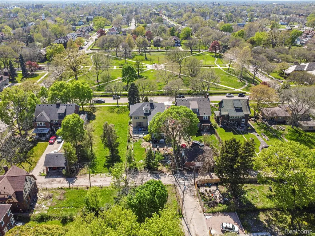 2231 N La Salle Gardens Detroit City MI 48206
