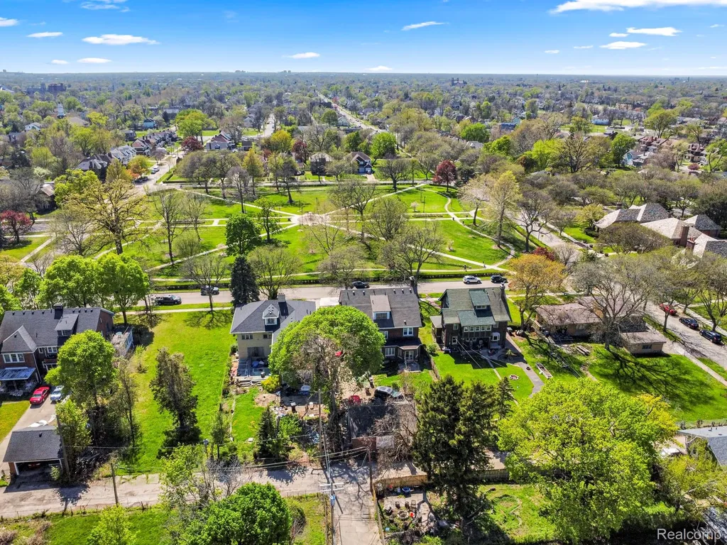 2231 N La Salle Gardens Detroit City MI 48206