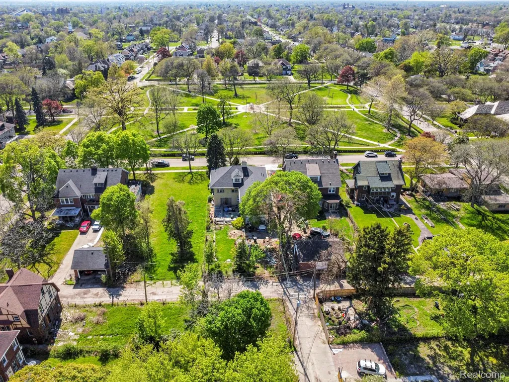 2231 N La Salle Gardens Detroit City MI 48206