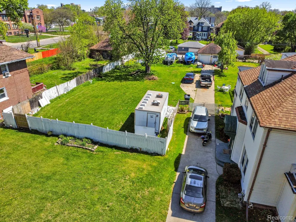 2231 N La Salle Gardens Detroit City MI 48206