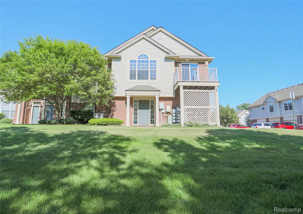 1859 Flagstone Circle Rochester City MI 48307