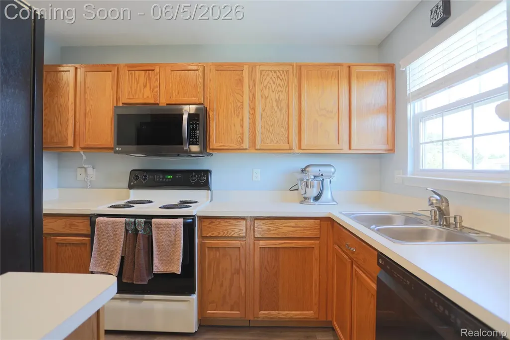 1859 Flagstone Circle Rochester City MI 48307
