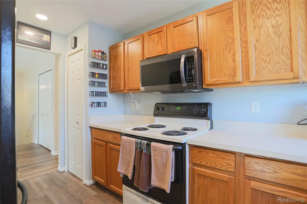 1859 Flagstone Circle Rochester City MI 48307