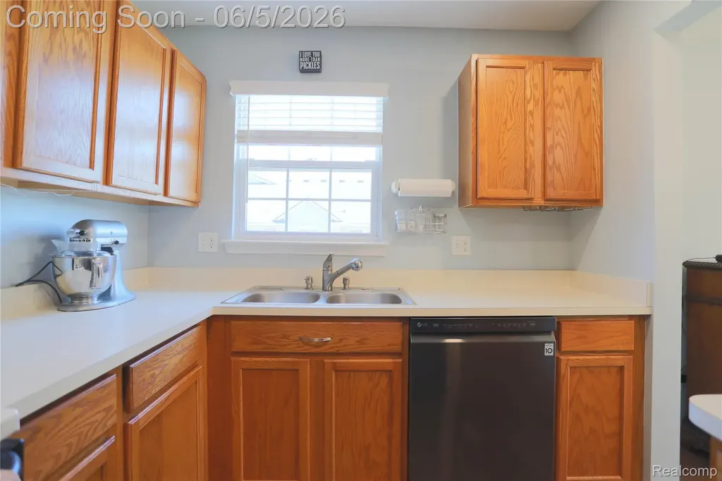 1859 Flagstone Circle Rochester City MI 48307