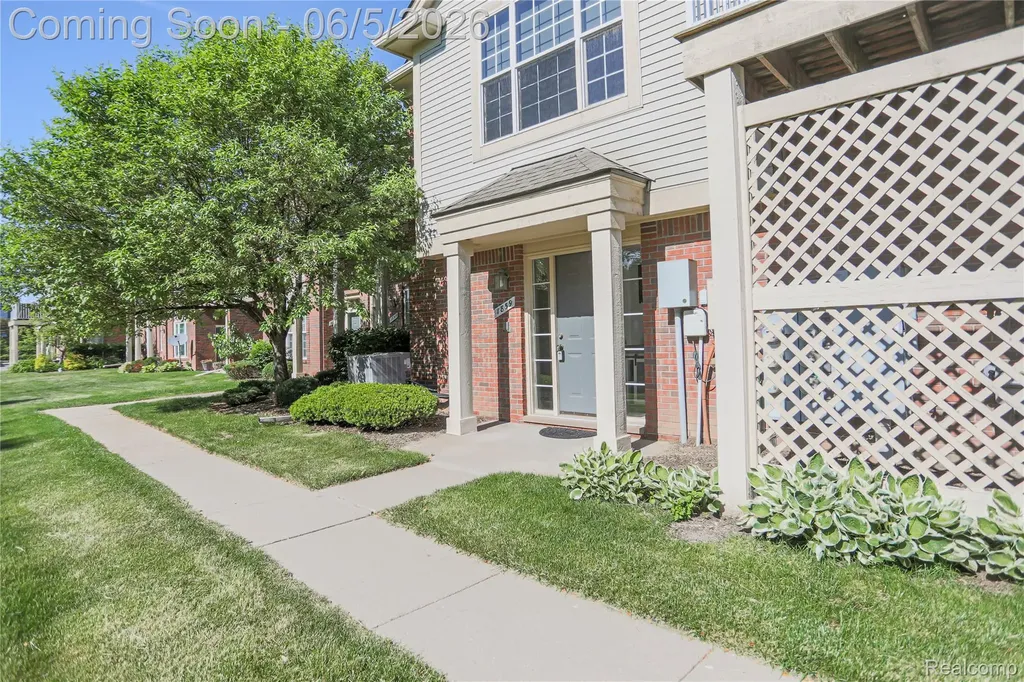 1859 Flagstone Circle Rochester City MI 48307