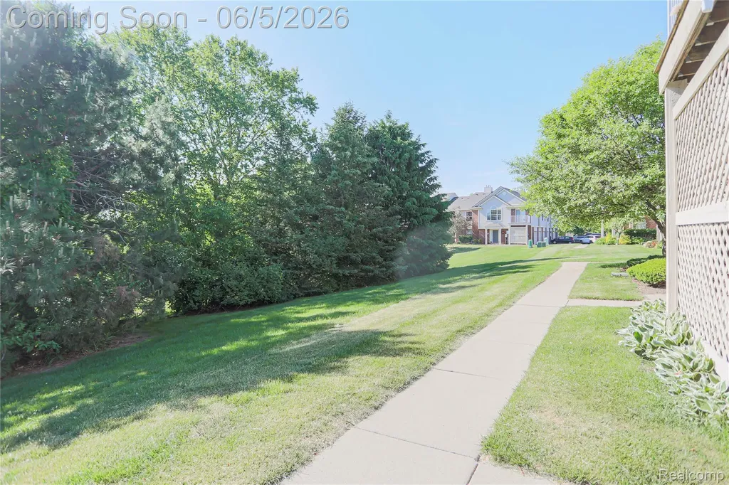 1859 Flagstone Circle Rochester City MI 48307