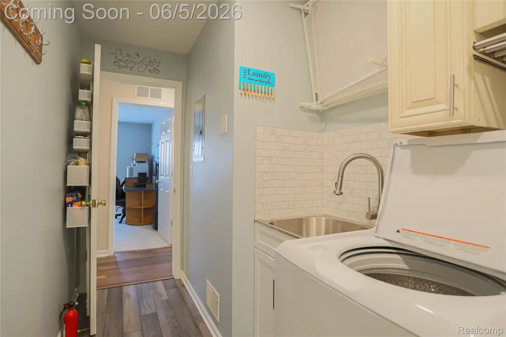 1859 Flagstone Circle Rochester City MI 48307