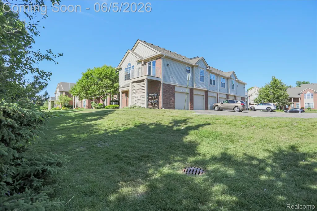 1859 Flagstone Circle Rochester City MI 48307