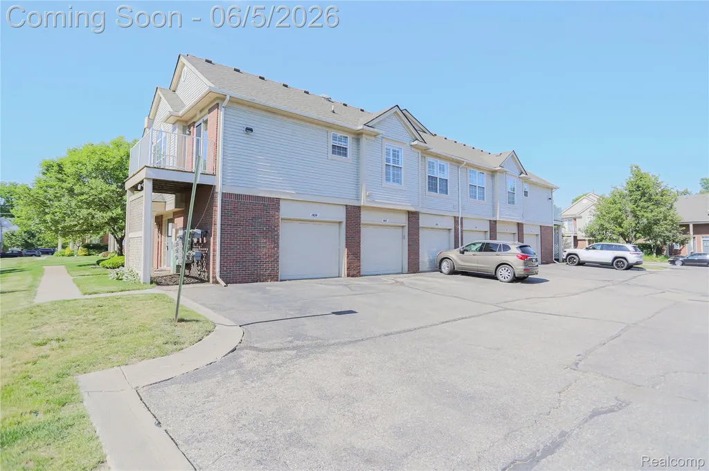 1859 Flagstone Circle Rochester City MI 48307