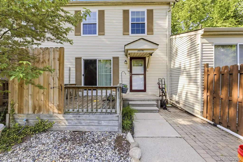 33751 Bayview Drive Chesterfield Township MI 48047