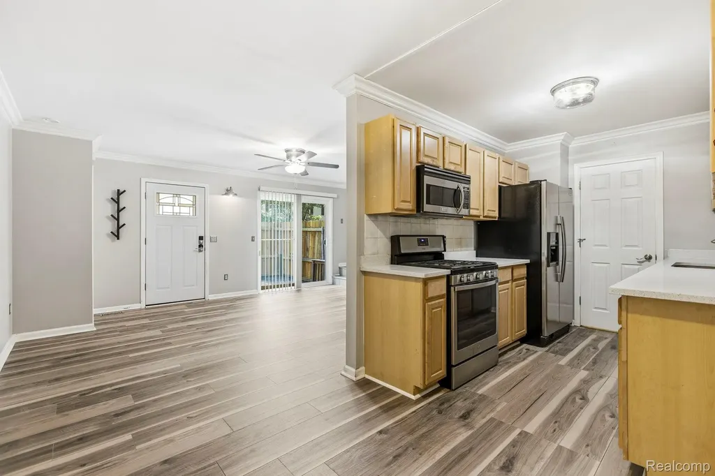 33751 Bayview Drive Chesterfield Township MI 48047