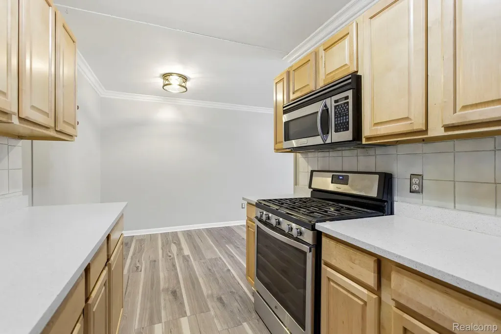 33751 Bayview Drive Chesterfield Township MI 48047