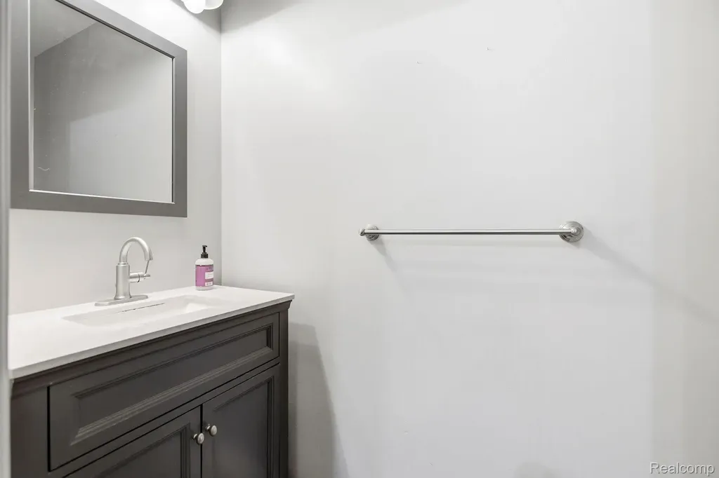 33751 Bayview Drive Chesterfield Township MI 48047