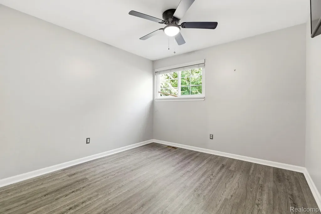 33751 Bayview Drive Chesterfield Township MI 48047