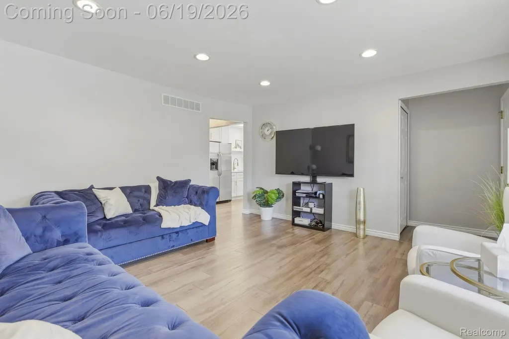 16999 Cristina Court Clinton Charter Township MI 48038