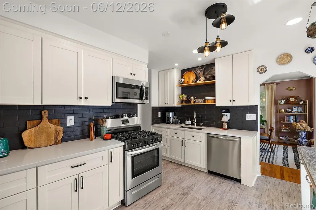 495 Lincoln Avenue Clawson City MI 48017