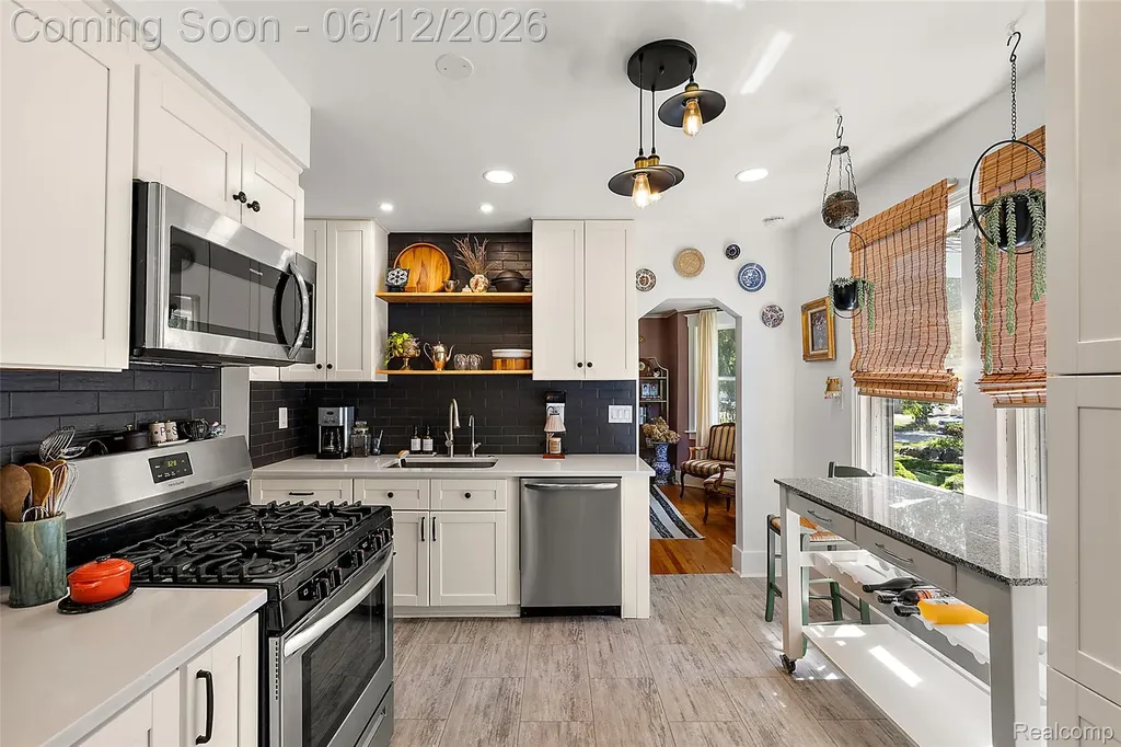 495 Lincoln Avenue Clawson City MI 48017