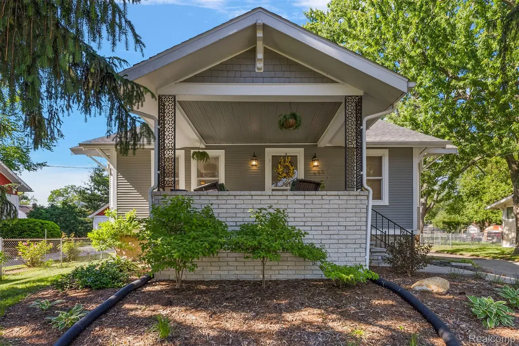 495 Lincoln Avenue Clawson City MI 48017