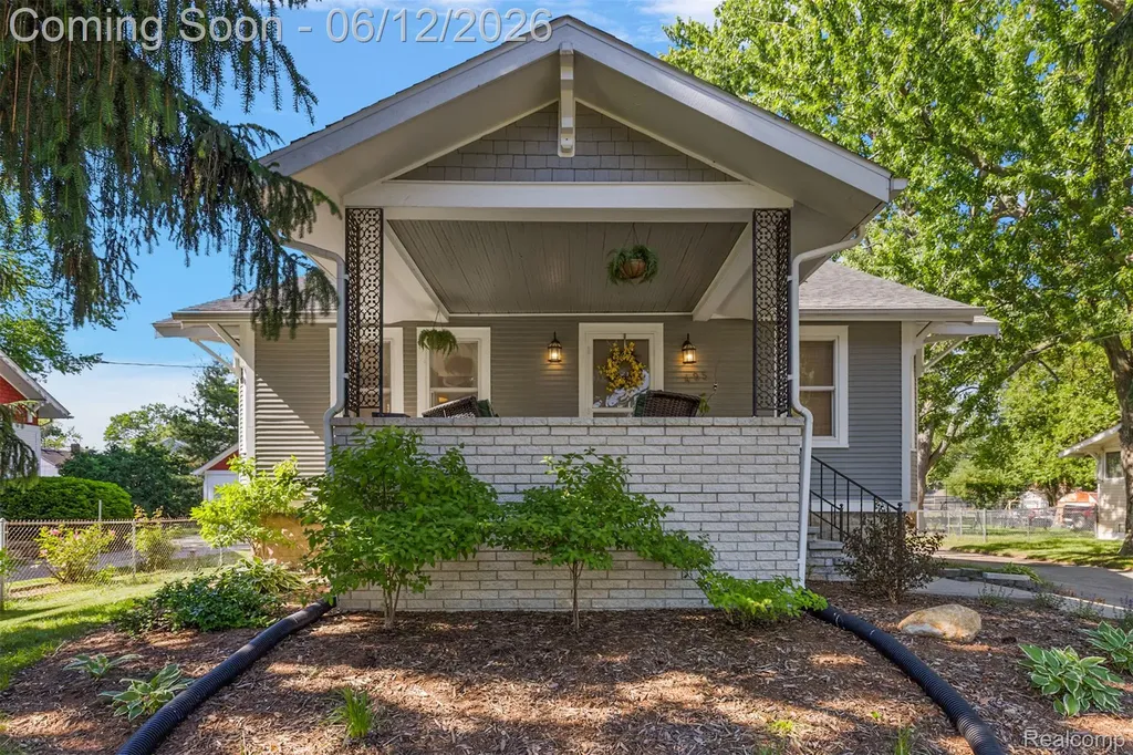 495 Lincoln Avenue Clawson City MI 48017