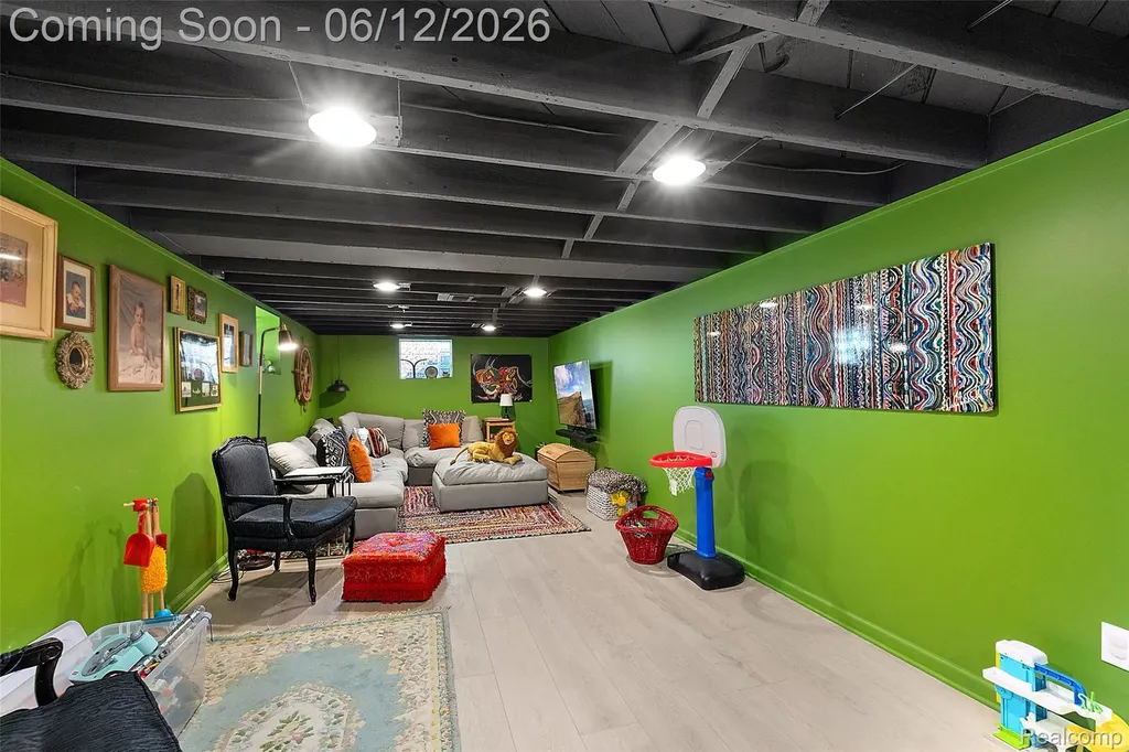 495 Lincoln Avenue Clawson City MI 48017