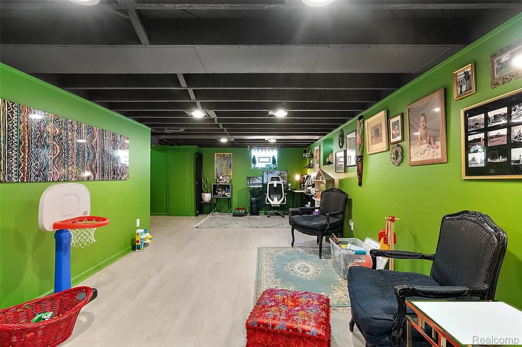 495 Lincoln Avenue Clawson City MI 48017