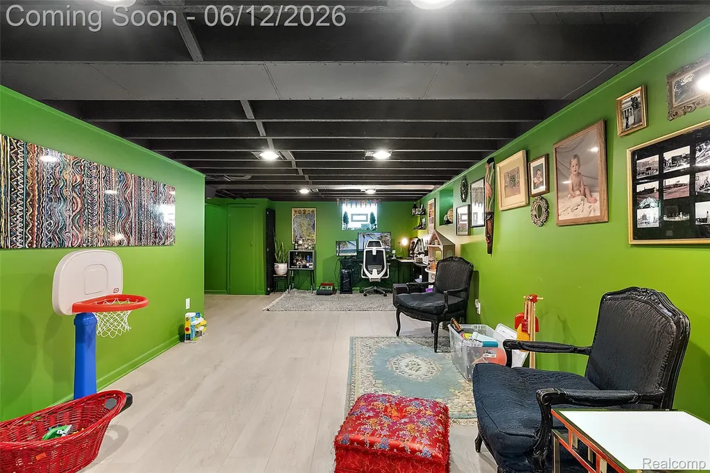 495 Lincoln Avenue Clawson City MI 48017