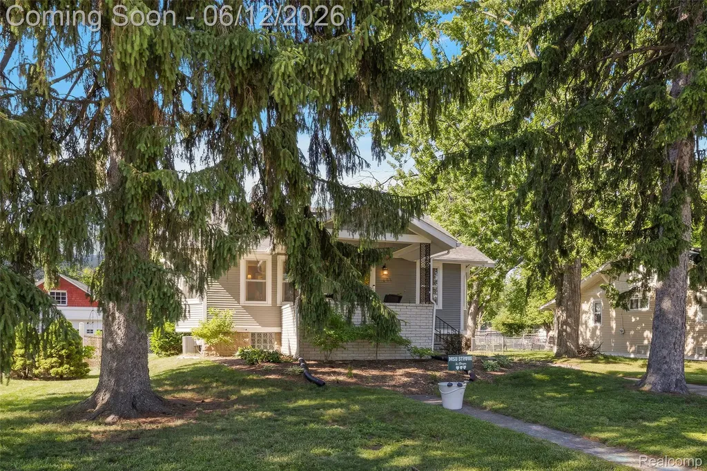 495 Lincoln Avenue Clawson City MI 48017