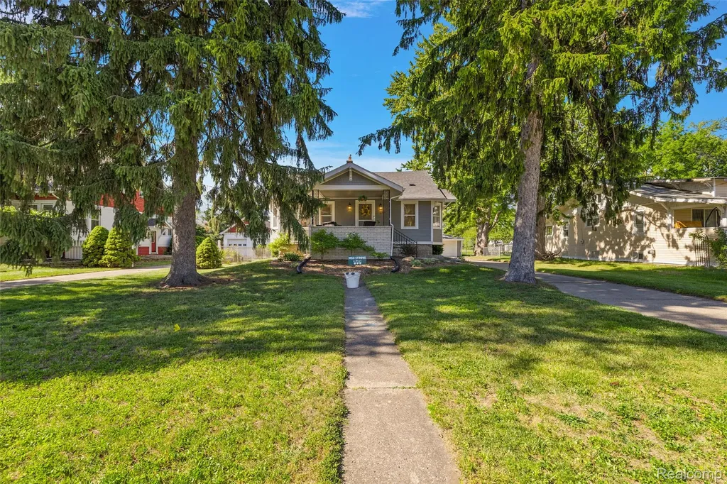 495 Lincoln Avenue Clawson City MI 48017