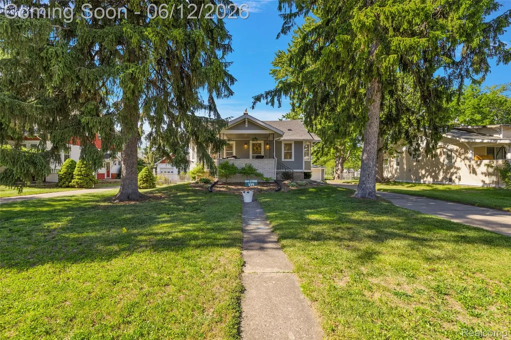 495 Lincoln Avenue Clawson City MI 48017