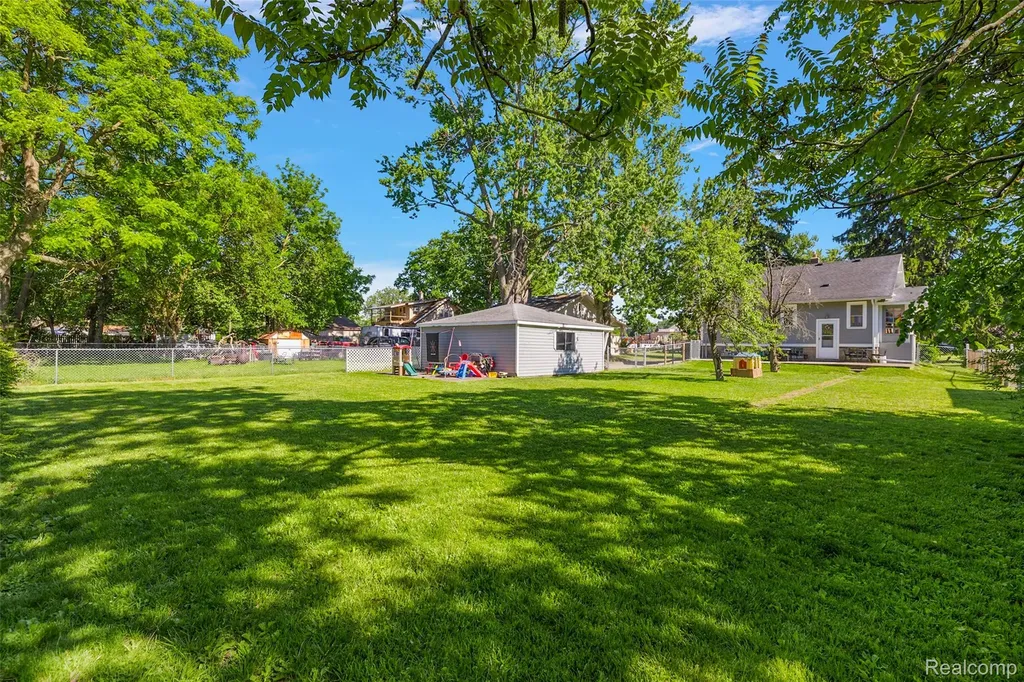 495 Lincoln Avenue Clawson City MI 48017