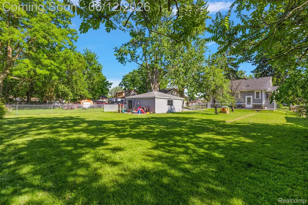 495 Lincoln Avenue Clawson City MI 48017