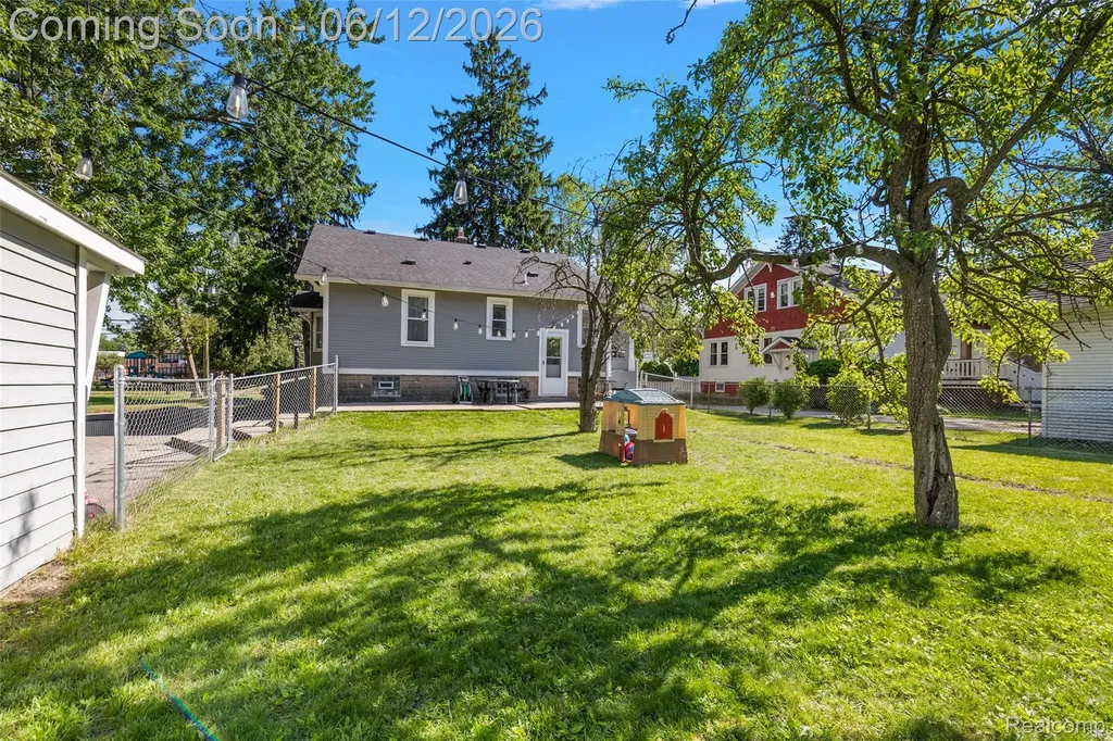 495 Lincoln Avenue Clawson City MI 48017