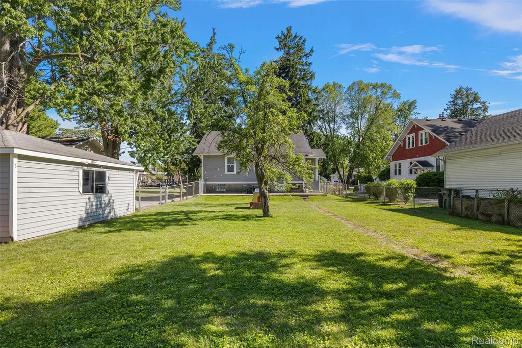 495 Lincoln Avenue Clawson City MI 48017