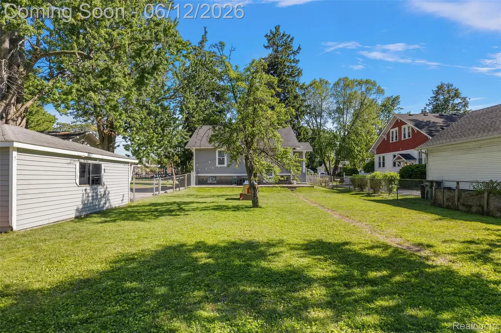 495 Lincoln Avenue Clawson City MI 48017