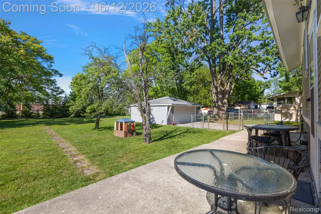 495 Lincoln Avenue Clawson City MI 48017