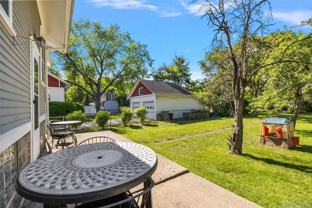 495 Lincoln Avenue Clawson City MI 48017