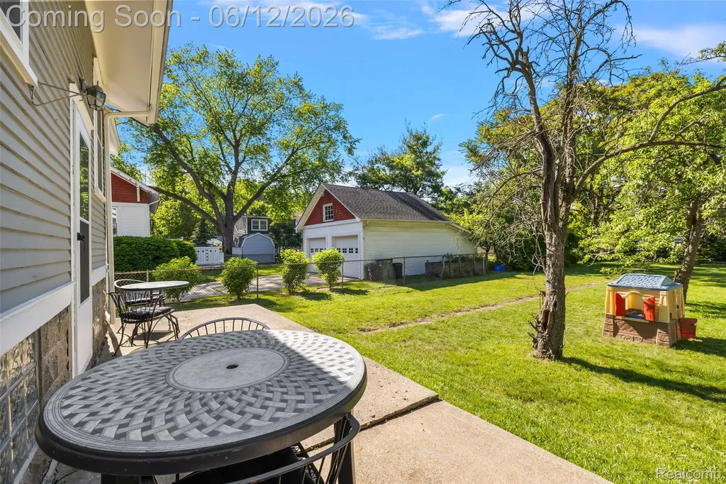 495 Lincoln Avenue Clawson City MI 48017