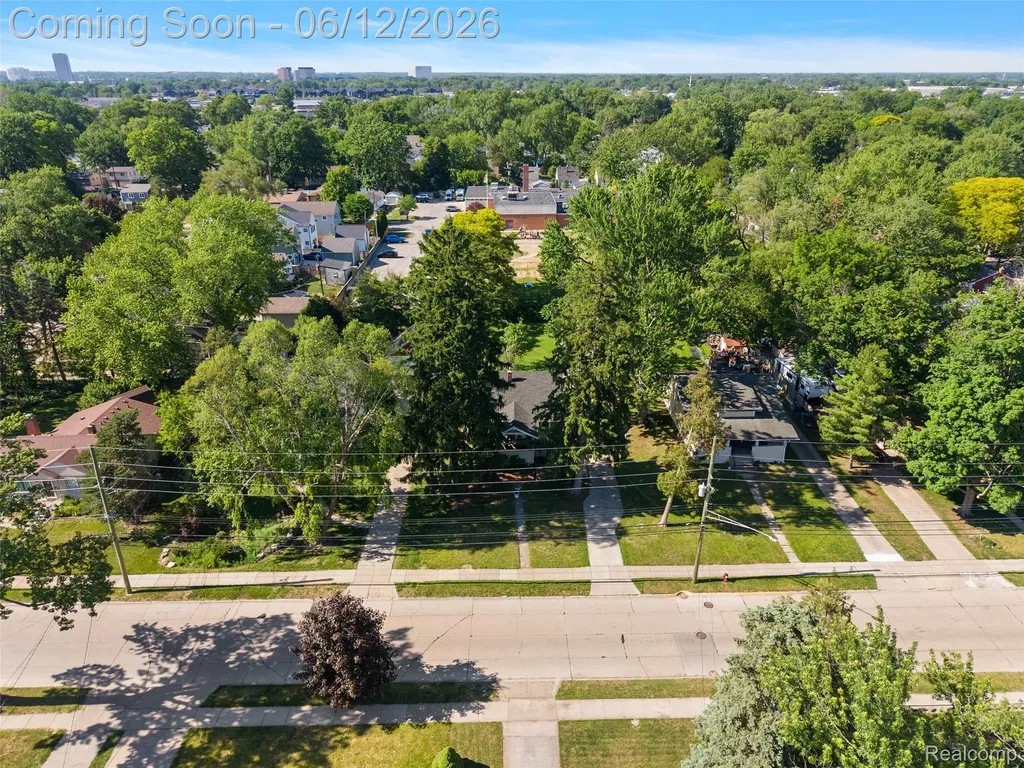 495 Lincoln Avenue Clawson City MI 48017