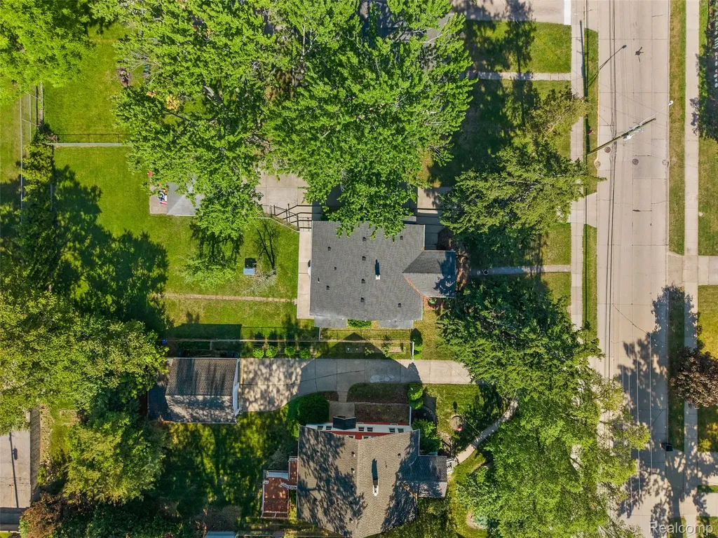495 Lincoln Avenue Clawson City MI 48017