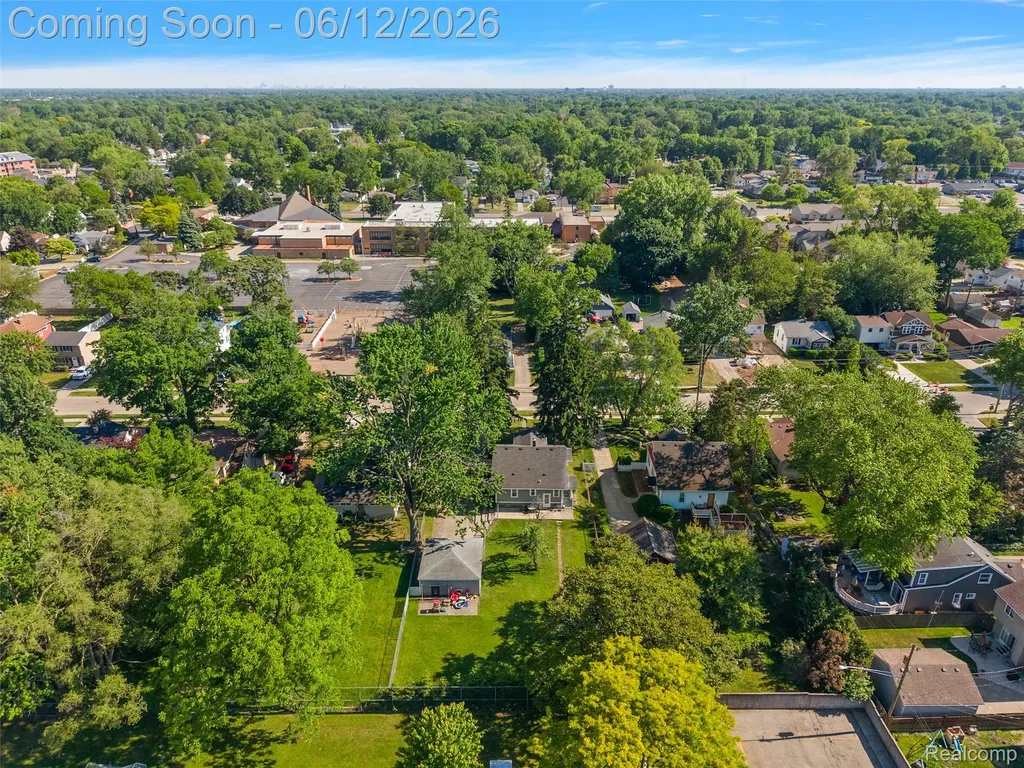 495 Lincoln Avenue Clawson City MI 48017