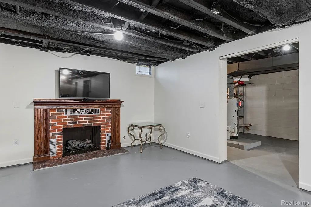 8710 32 Mile Road Washington Township MI 48095