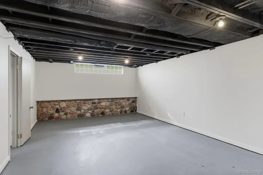 8710 32 Mile Road Washington Township MI 48095