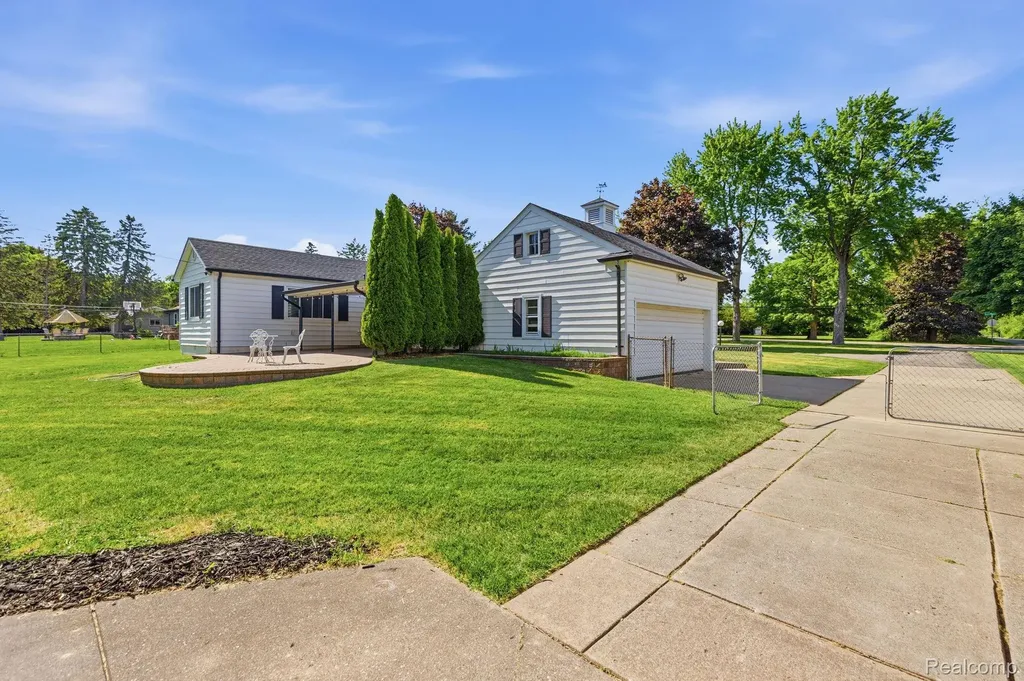 8710 32 Mile Road Washington Township MI 48095