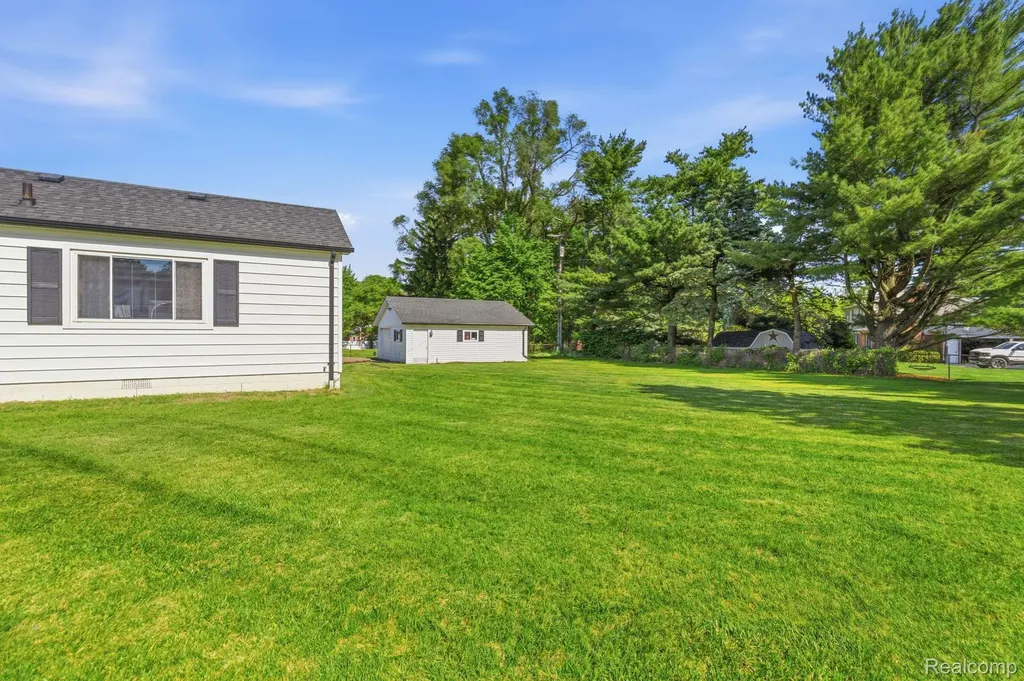 8710 32 Mile Road Washington Township MI 48095