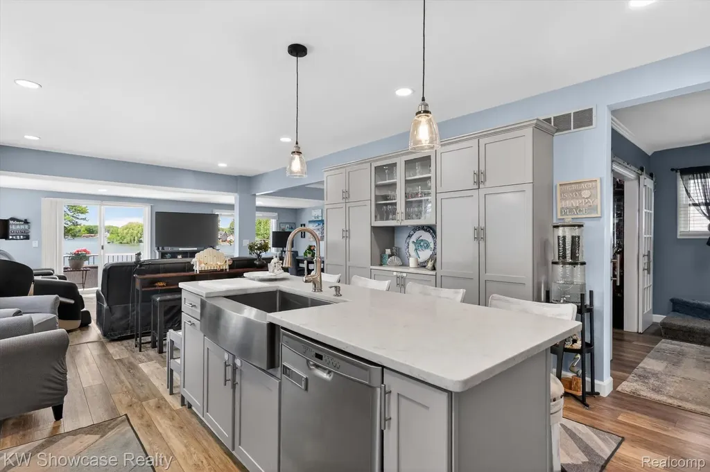 3415 Highland Boulevard Highland Charter Township MI 48356