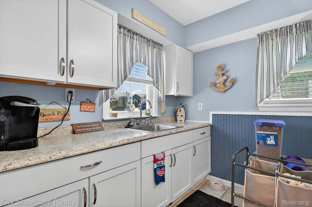 3415 Highland Boulevard Highland Charter Township MI 48356