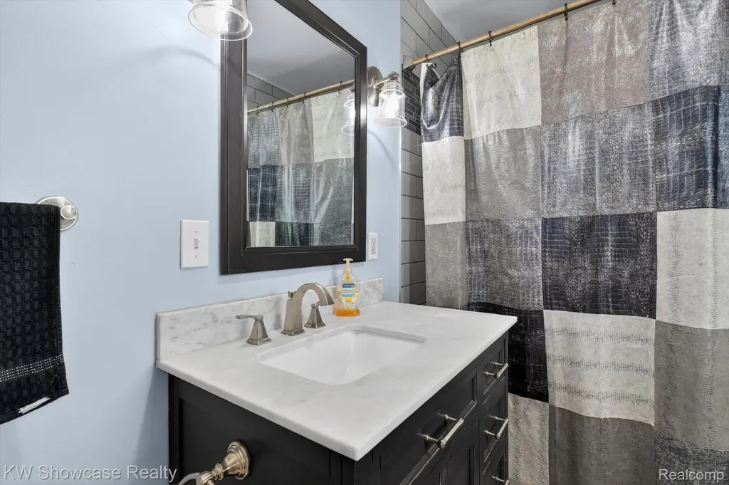 3415 Highland Boulevard Highland Charter Township MI 48356